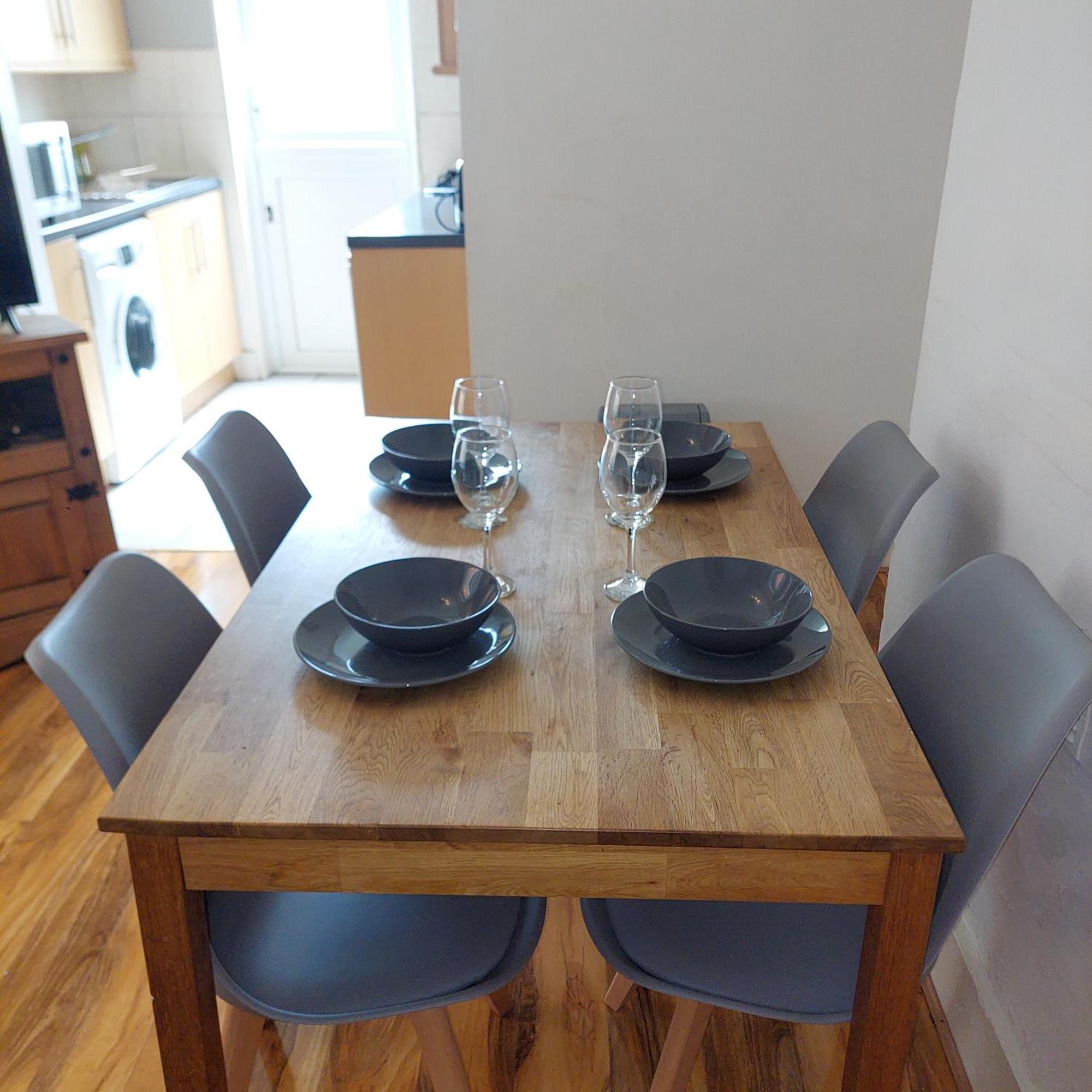 2 Bedroom Apartment, Fortescue Road Лондон Экстерьер фото
